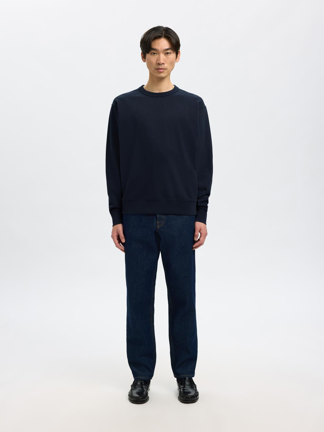 model_shot-front_full